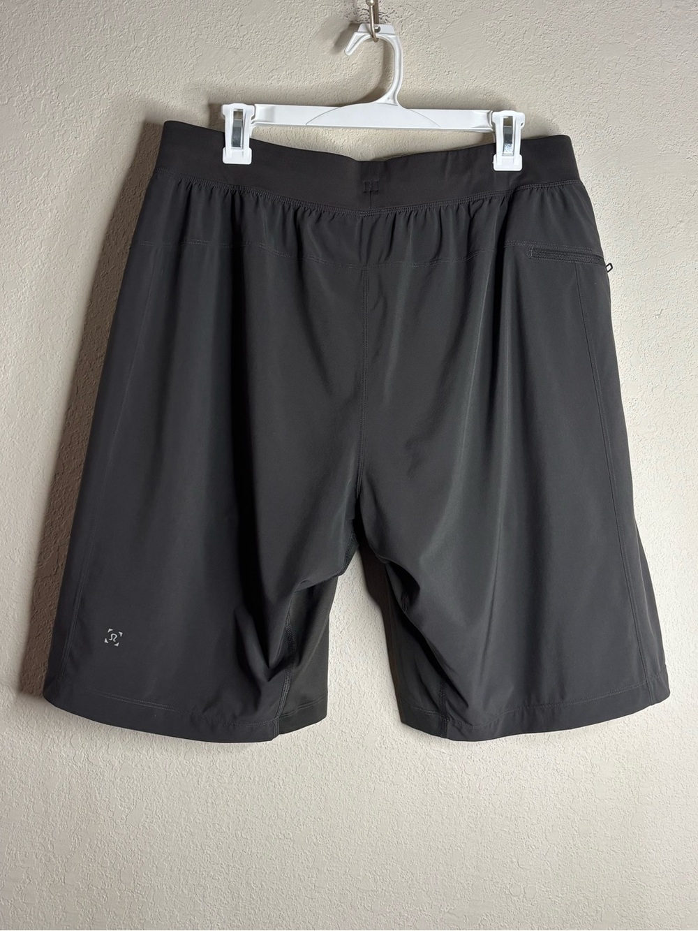 Lululemon T.H.E. Short Linerless 11" size XL M7Y76S - Picture 2 of 3